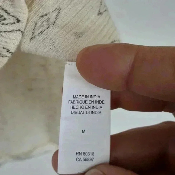 Lucky Brand  V- Neck Top Size Medium - Picture 6 of 8